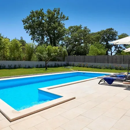 Vila Giovanna With Pool *